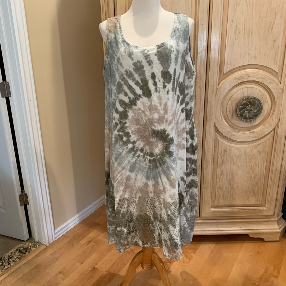 - Shyloh Italy Linen Tie Dye Embroidered Hi-Lo Sun Dress with pocketsOne S…